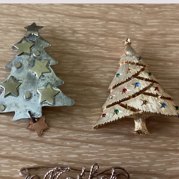 Christmas Tree Pins (2) - Picture 1 of 5